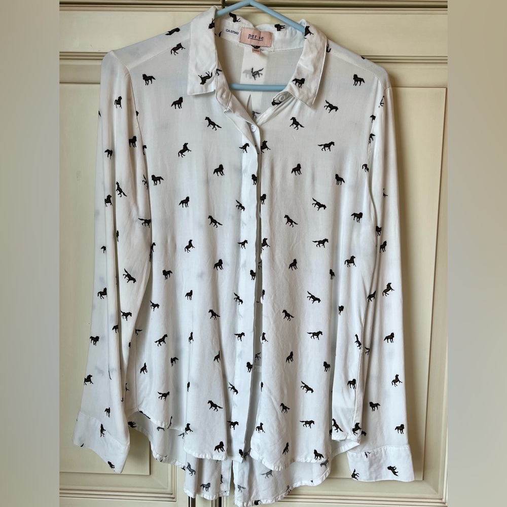 🍇 Per Se 100% rayon Equestrian themed medium blouse. Super cute and soft.